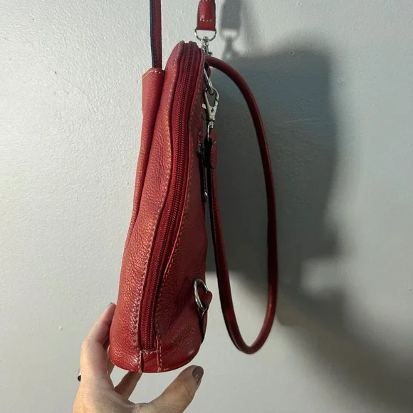 Clarks Red Leather Convertible Backpack Purse Shoulder Bag - Picture 3 of 12